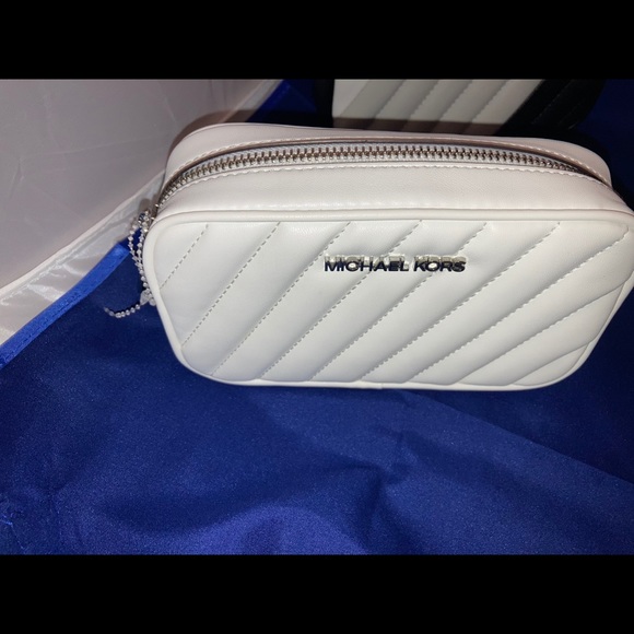 Hand To Hand - Picture 9 of 15